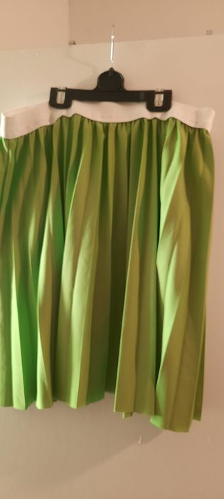 Поли оранжева и зелена