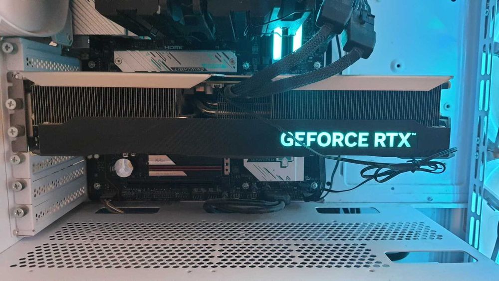 Placa video KFA2 GeForce RTX 4070 Ti EX Gamer 1-Click OC 12GB GDDR6X 192-bit DLSS 3.0