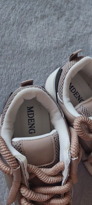 Adidași numărul 38