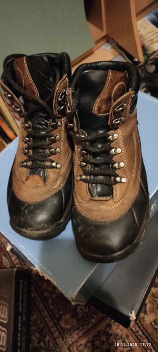 Ботинки трекинговые.