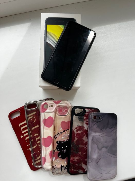Продам iPhone SE (2-го поколения) 128 GB