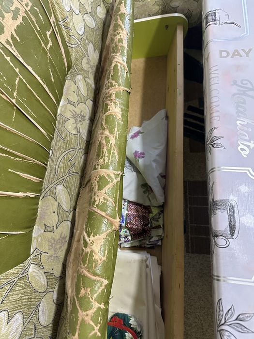 Диван для кухни.