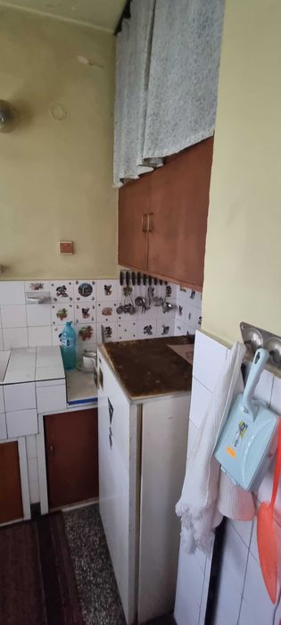 1300-Продава се тристаен тухлен апартамент в центъра на града