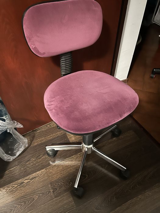 Scaun de birou confortabil – culoare roz