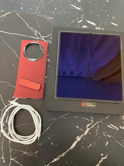 Huawei Mate X6 Nebula Red