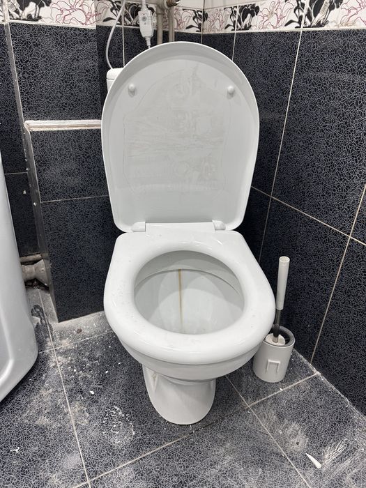 Продам унитаз в рабочем состоянии