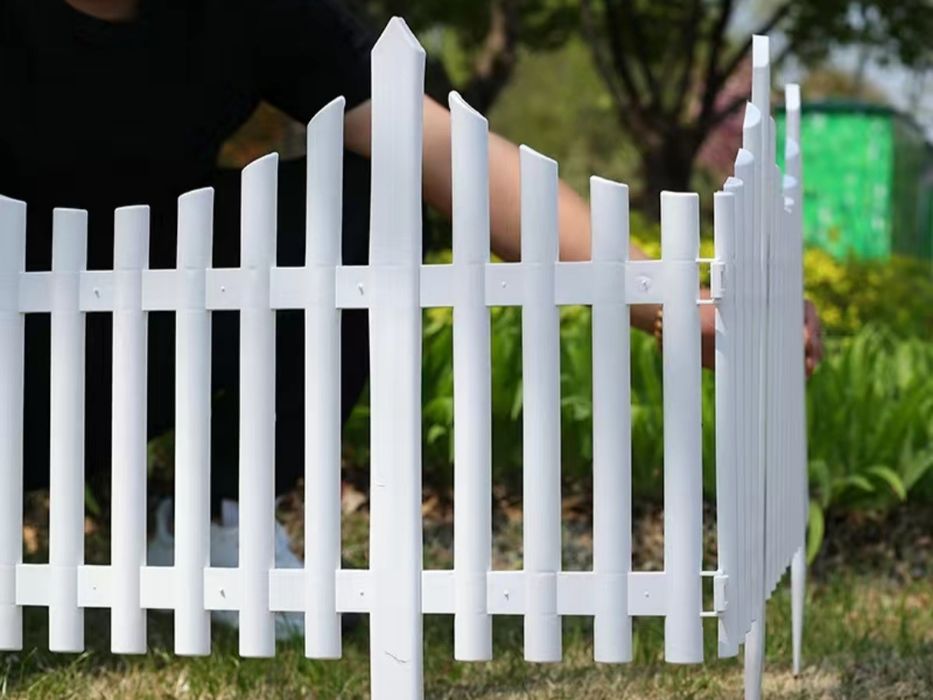 Декоративная изгородь, садовая.