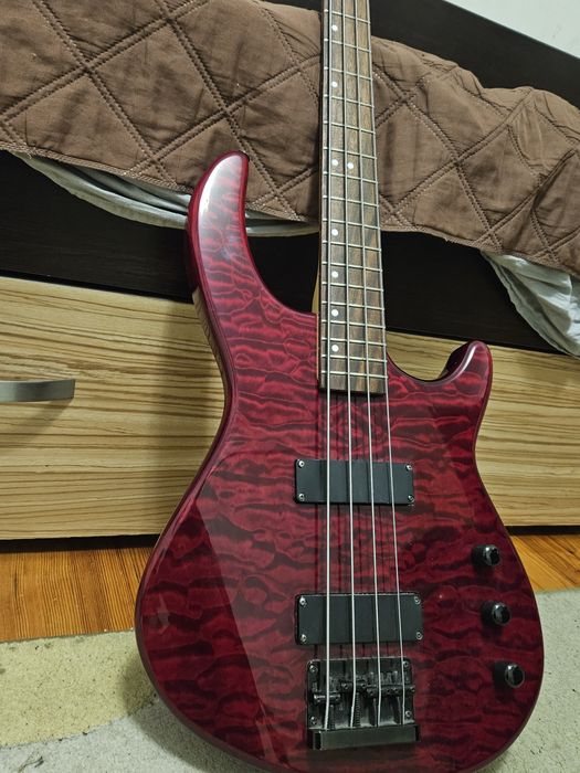 Бас китара Dean edge Q1