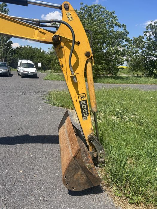 Excavaror JCB 8045 avariat.