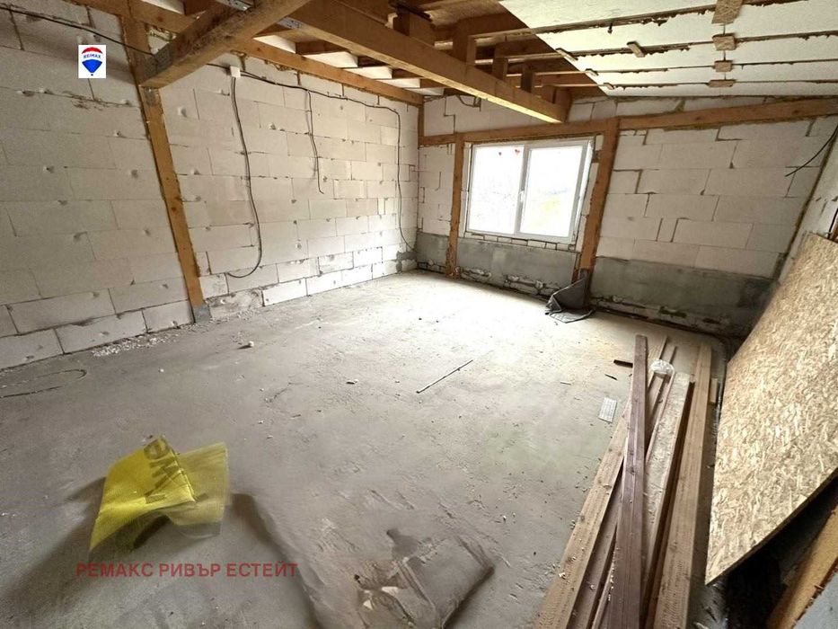 Къща на два етажа в с. Николово