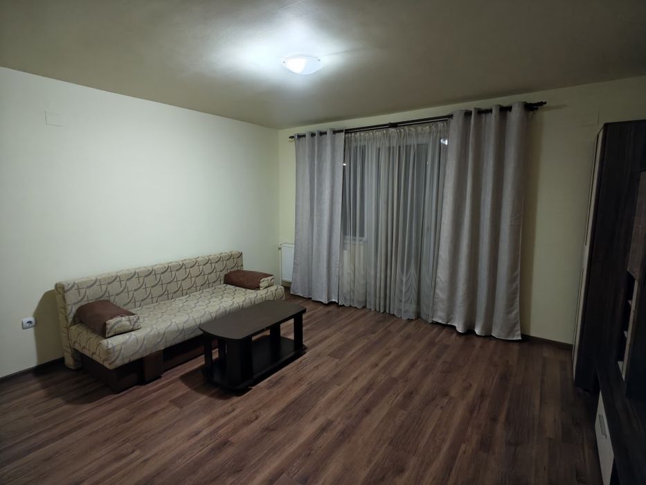 Închiriez apartament cu o cameră