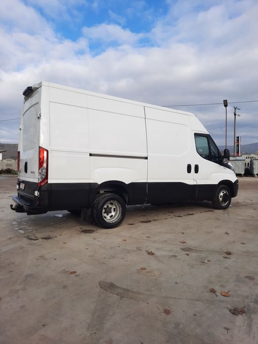 Iveco 35C15    Motor 3.0   Punte dublă    Cat. B    154 000 km