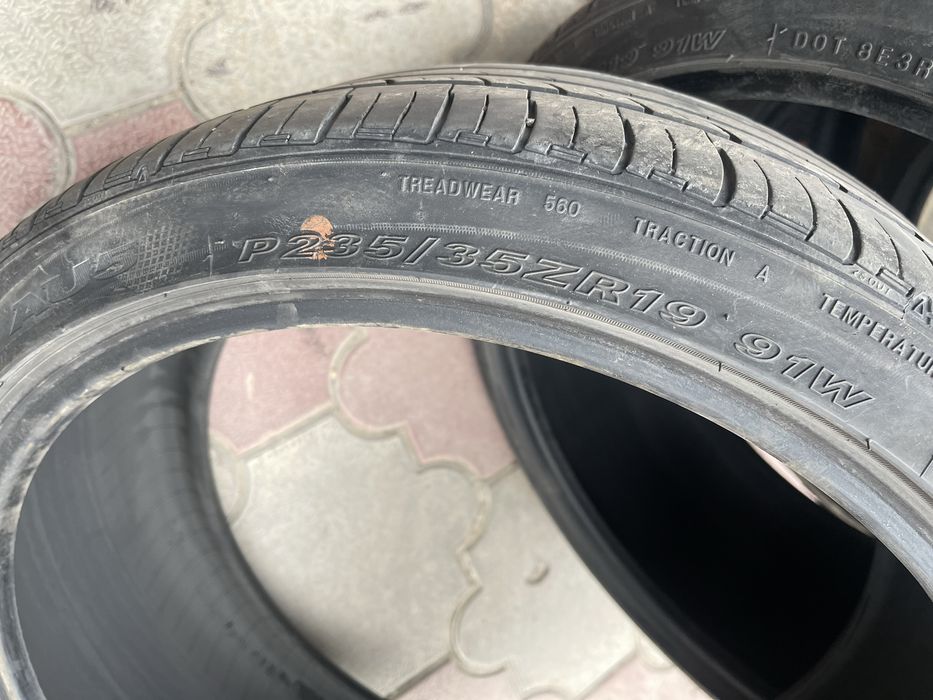 235/35/19 комплект резины