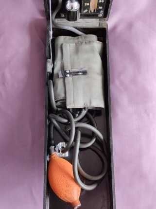 стар, немски апарат за измерване на кръвно