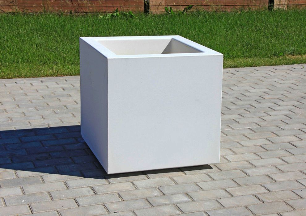 скамейки,  урны, кашпо, вазоны,