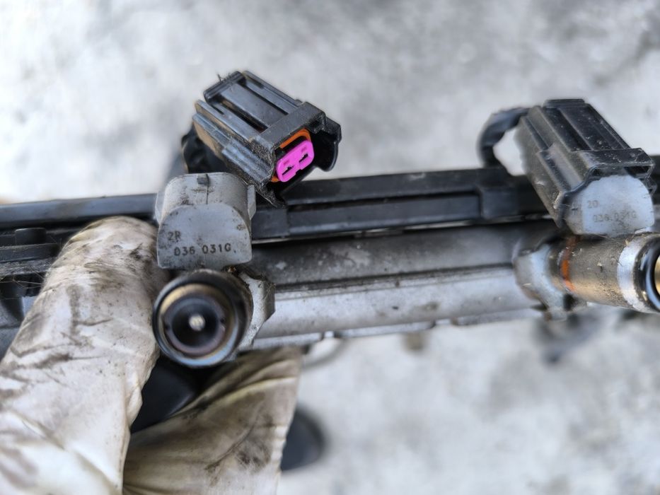 Injectoare / injector 1.4 16v Golf 4 Fabia Bora Octavia 1 Polo 9n