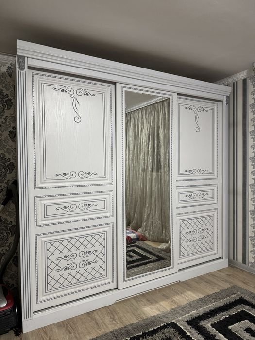 Большой, очень удобный и очень вместительный шкаф-купе.