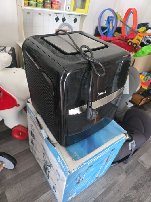 Vând Air Fryer multifuncțional TEFAL Easy Fry