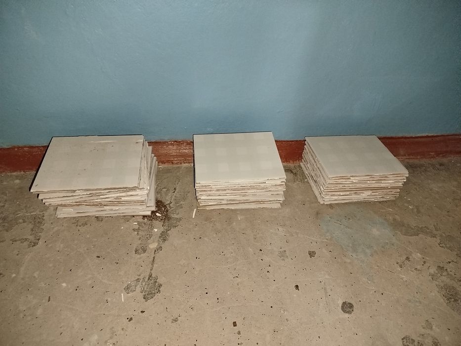 Отдам даром плитку.