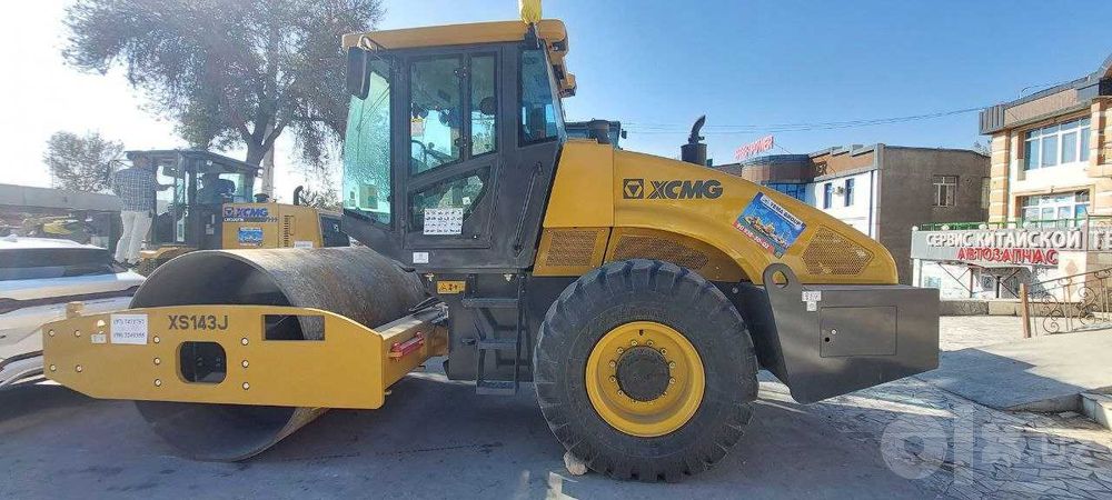 XCMG XS143J  самоходный одновальцовый вибрационный каток грунтовый