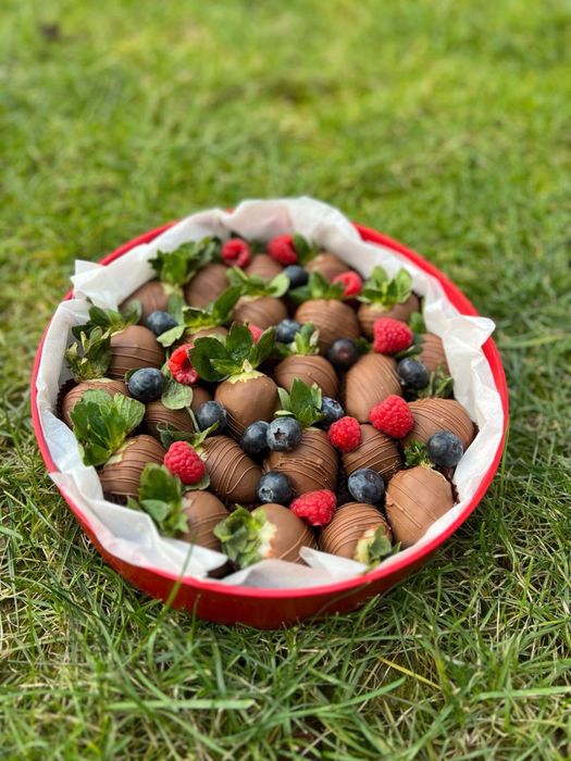 Клубника в шоколаде подарок на Новый год