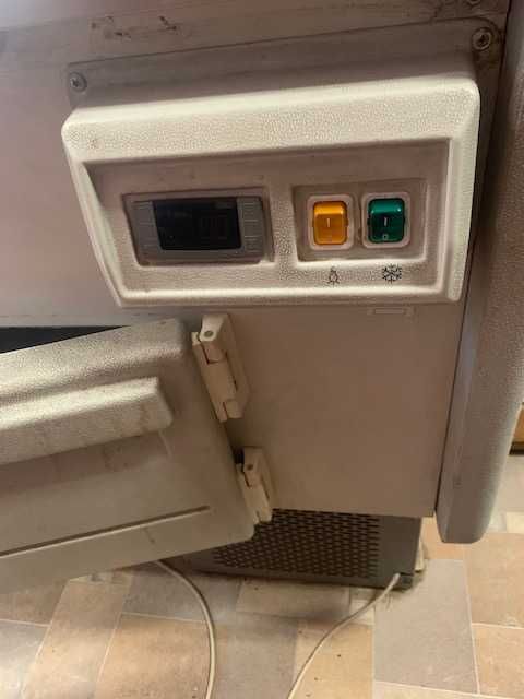 Хладилна витрина за хранителен магазин - 2 броя