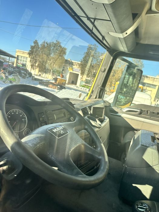 Man TGS basculabil cu macara avariat