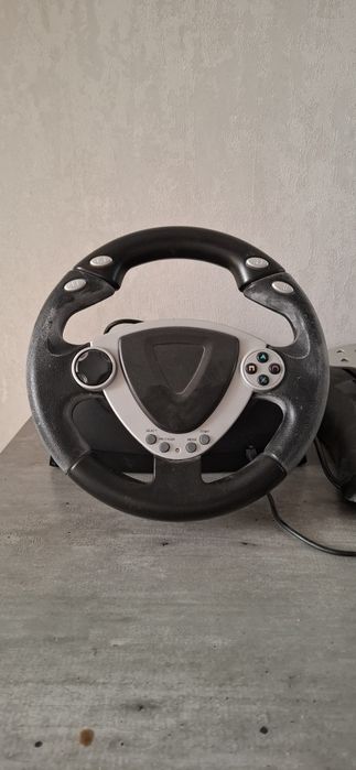 Игровой руль Logitech