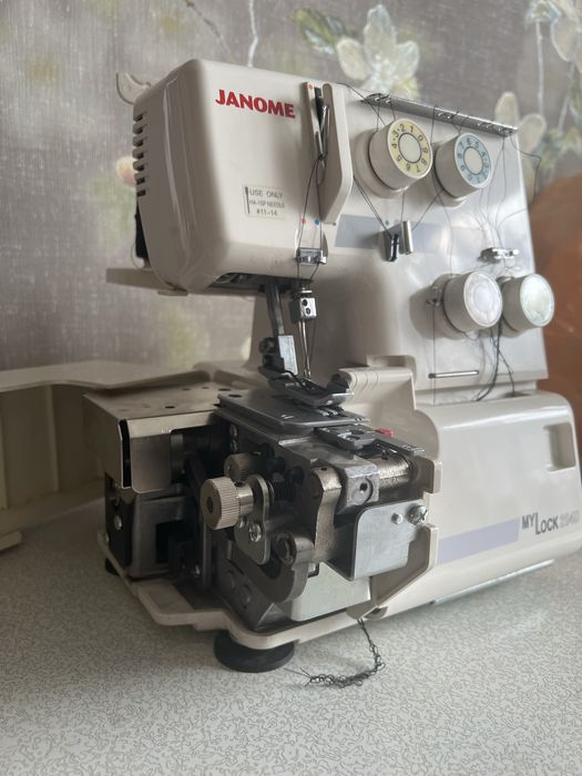 Продам оверлог, писать на вацап.