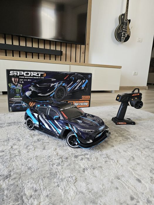 Mașina cu telecomandă. Ford mustang electric.