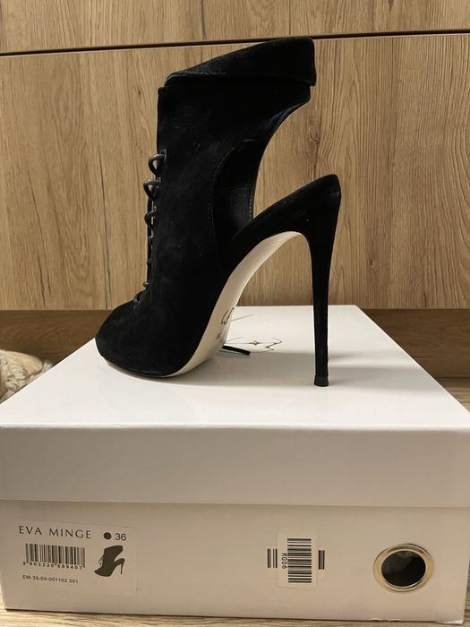 Обувки на висок ток