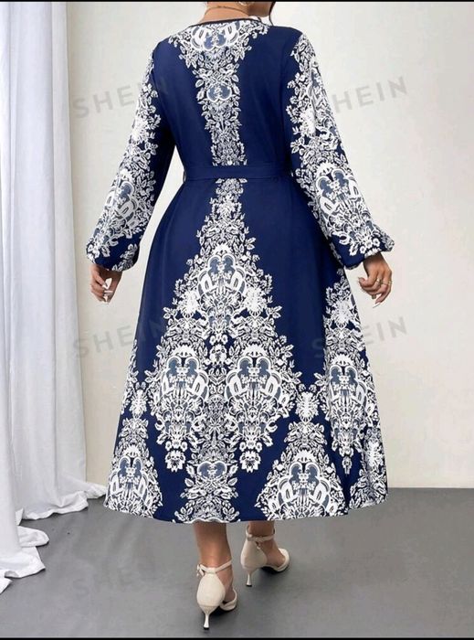 Рокля синя на дантела