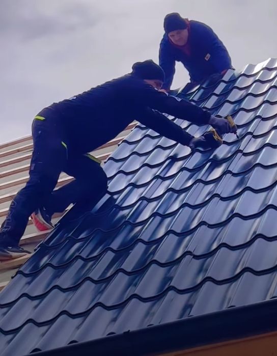 Vând cabană cu acoperiș mansardat, cu o cameră și o baie