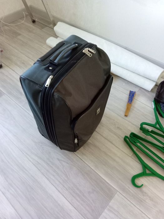 Чемодан дорожный