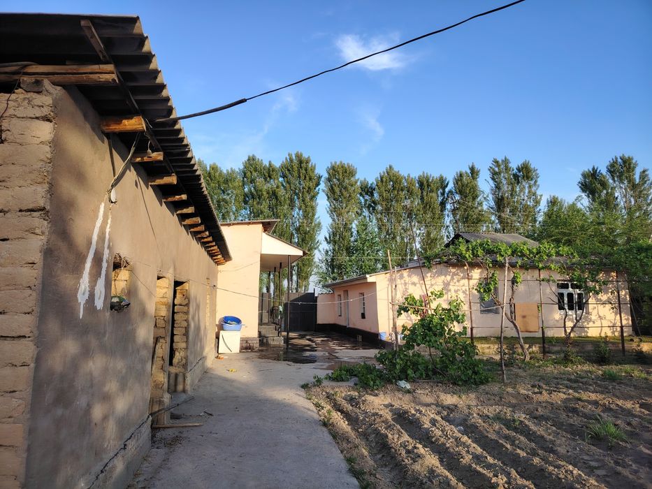 Xovli uy sotiladi
