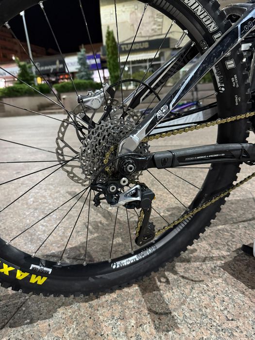 Vând Trek Slash 9, model 2014, mărime M, cu roți de 26”