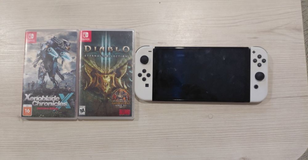 Nintendo Switch Oled + 2 игры
