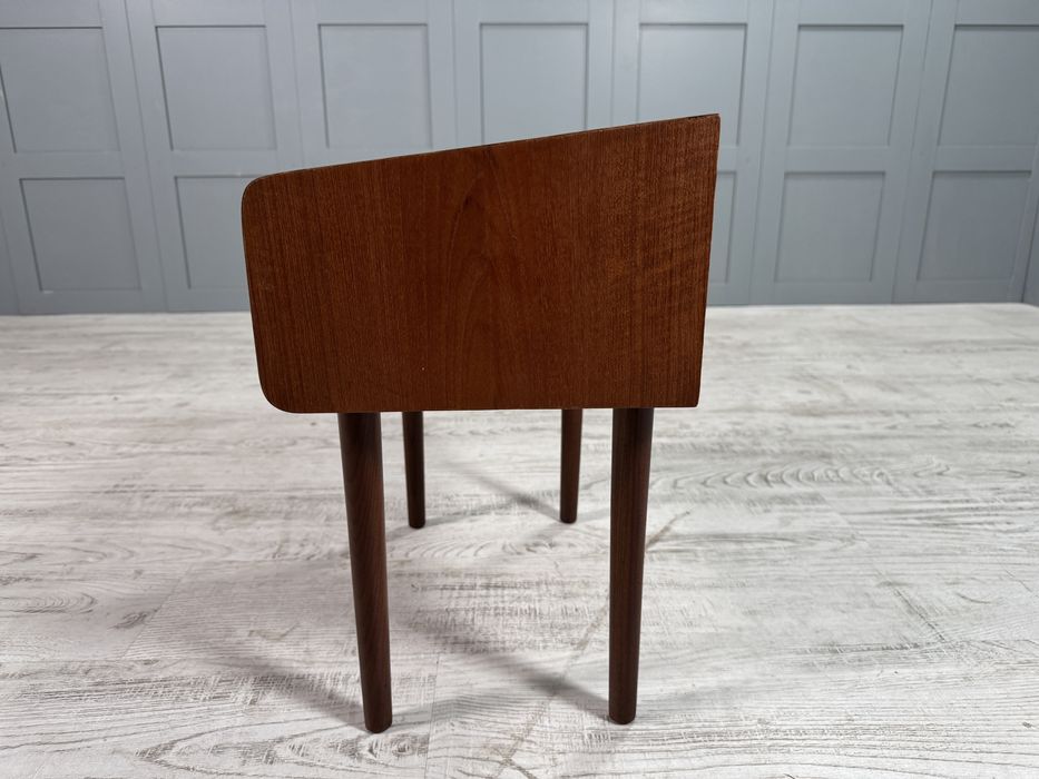 Винтидж нощно шкафче Д1146