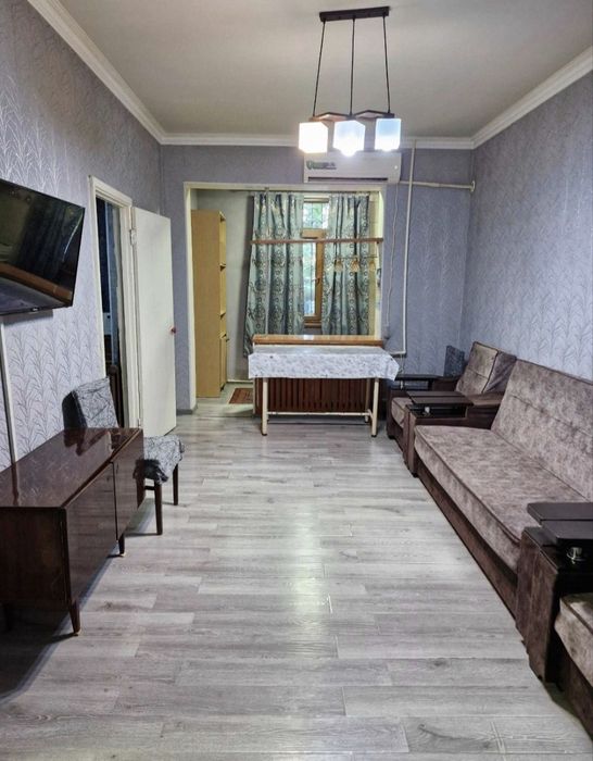 Юнусабад 11 квартал. Продается квартира 2/1/4