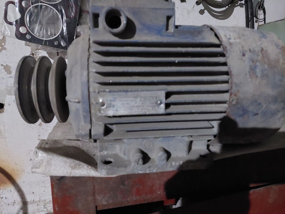 Электродвигатели трёхфазные.