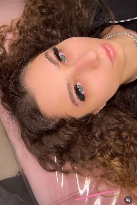 Extensii de gene soft volume , russian volume si mega volume