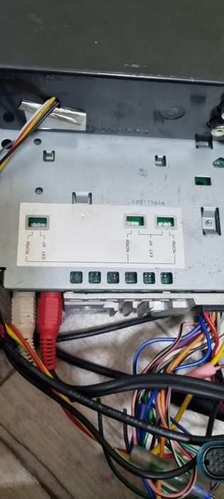 Alpine cda9886 sotiladi holati zoʻr ishlashi zoʻr