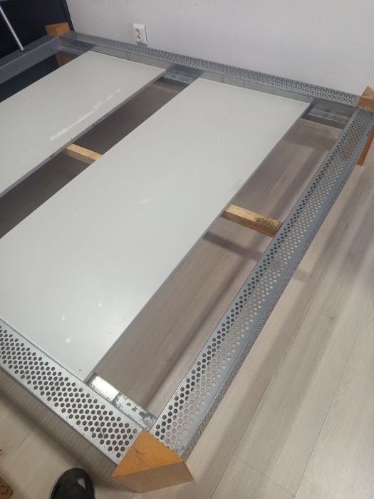 Vând pat aluminiu 1.6x2 m