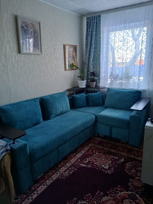 Диван практически новый, велюр