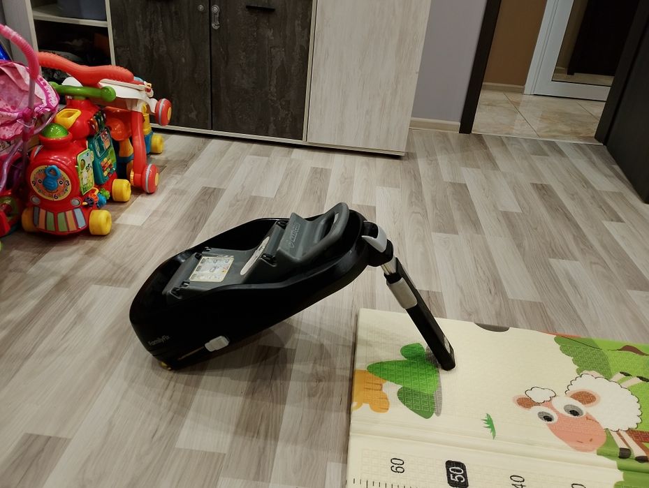 Maxi Cosi  кошница със база isofix