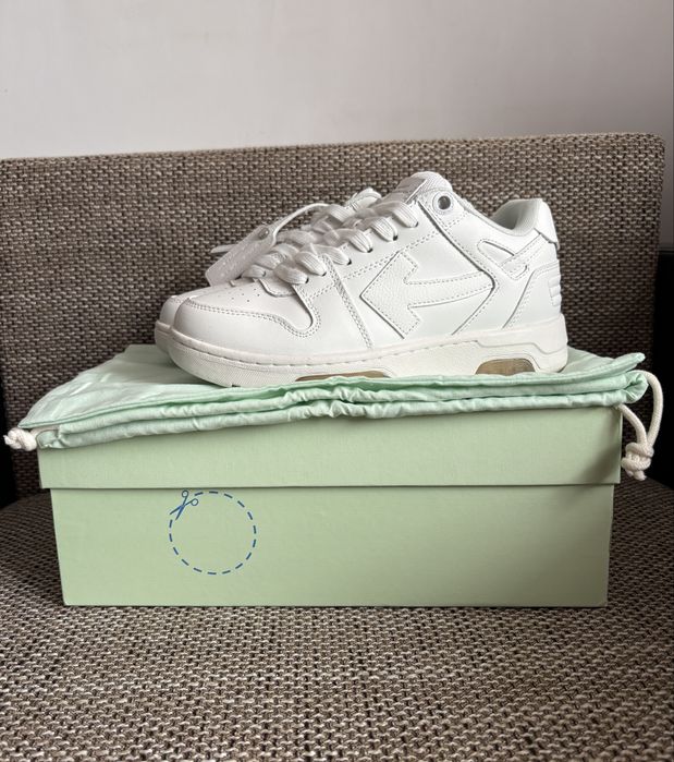 Off-White out of office