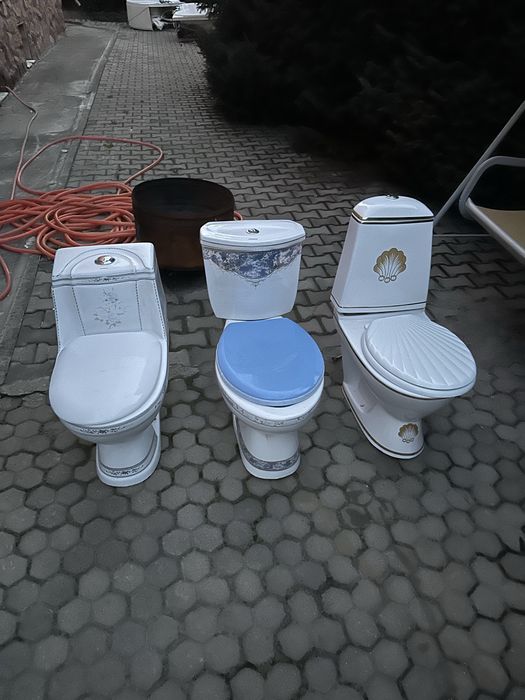Продам б/у унитазы