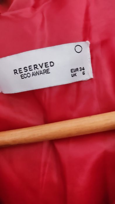 Червено пухено яке Reserved с подарък слънчеви очила