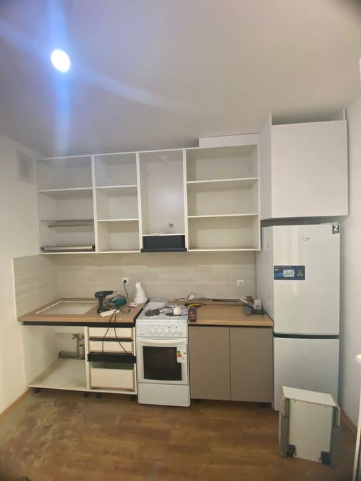 Кухонный гарнитур и шкафы