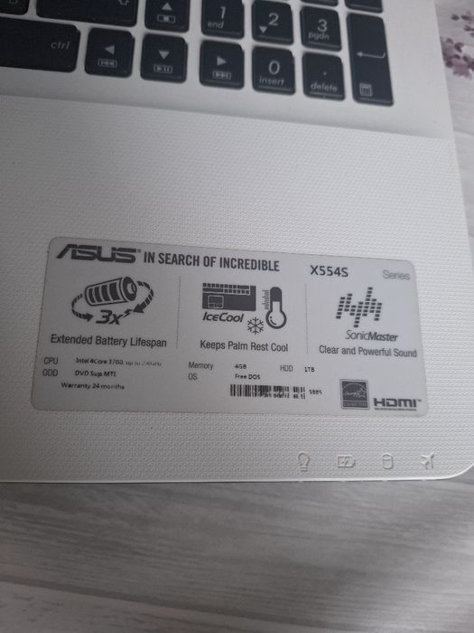 Лаптоп Asus x554s